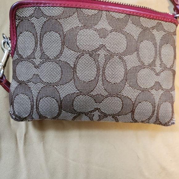 Coach wristlet good/used condition Classic C pattern - Picture 5 of 8